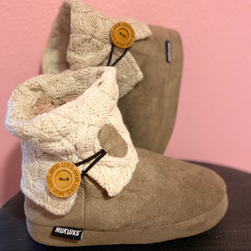 Muk Luks  slippers